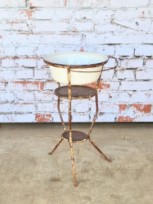 Metalen Hongaarse Wastafel Met Emaille Waskom