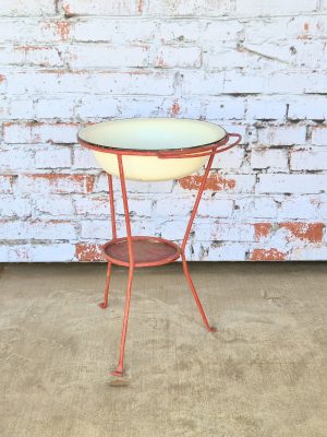 Metalen Hongaarse Wastafel Met Emaille Waskom