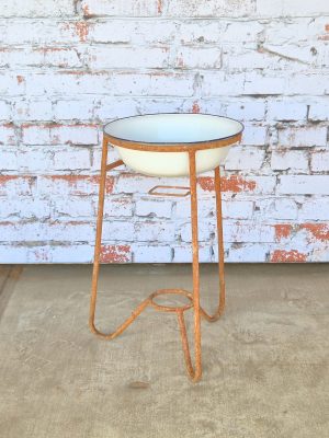 Metalen Hongaarse Wastafel Met Emaille Waskom