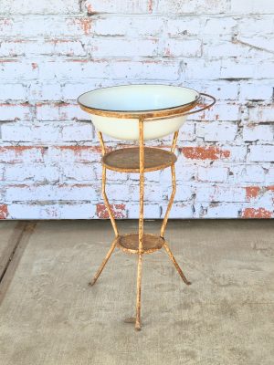 Metalen Hongaarse Wastafel Met Emaille Waskom