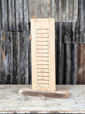 Klein Louvre Deurtje Op Balk