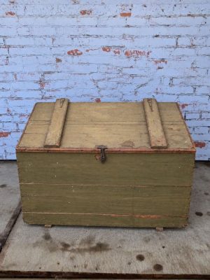 Grote vintage groene houten dekenkist